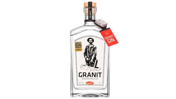 Klarglasflasche mit Aufschrift „GRANIT BAVARIAN GIN“, rotem Etikett und Granitstein am Flaschenhals, 0,7 Liter, 42 % Vol.
