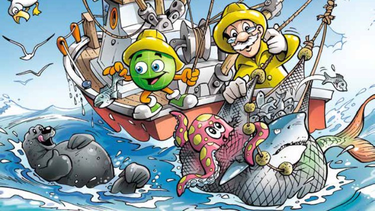 Globini und Professor Globus in gelben Regenjacken fischen auf einem Boot mit GLOBUS-Flagge, umgeben von Meerestieren.
