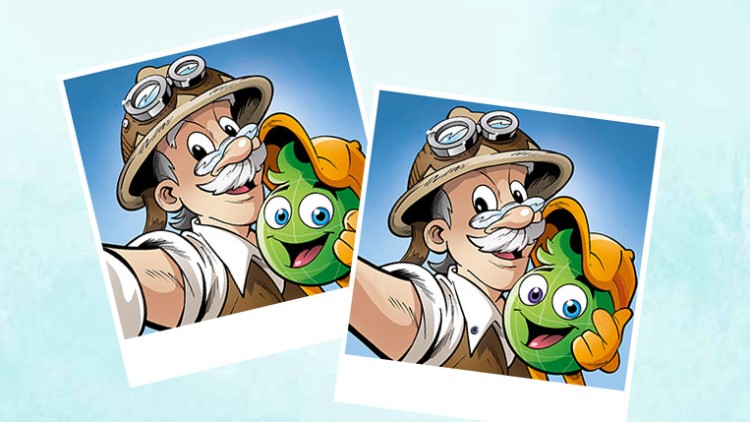 Professor Globus und Globini posieren lächelnd für ein Selfie vor blauem Hintergrund.