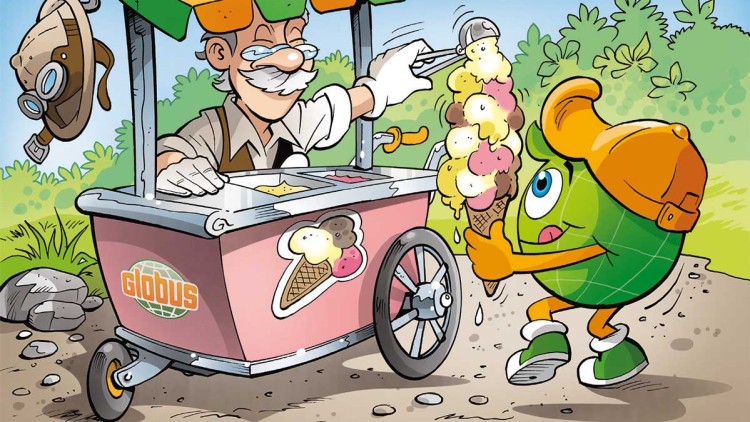 Globini nimmt ein großes Eis mit mehreren Kugeln vom Eisverkäufer an einem rosa Wagen mit GLOBUS-Logo entgegen.