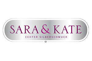 Silbernes Logo mit violetter Schrift „SARA & KATE“ und kleinem Text darunter „ECHTER SILBERSCHMUCK“.