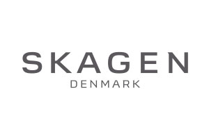 SKAGEN DENMARK steht in schwarzer Schrift zentriert vor weißem Hintergrund, oben größer SKAGEN, darunter kleiner DENMARK.