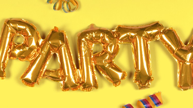 Goldene Luftballons formen das Wort PARTY, dazu Luftschlangen in Gelb-Blau und bunt gestreifte Bänder auf gelbem Hintergrund.