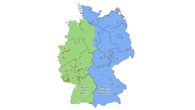 Deutschlandkarte mit grün markierter Region West-Mitte und blau markierter Region Nordost-Bayern, dazu orange Punkte.