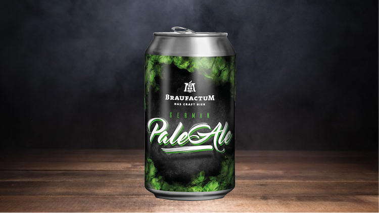 Eine schwarze Bierdose mit grünem Hopfenmotiv und der Aufschrift \