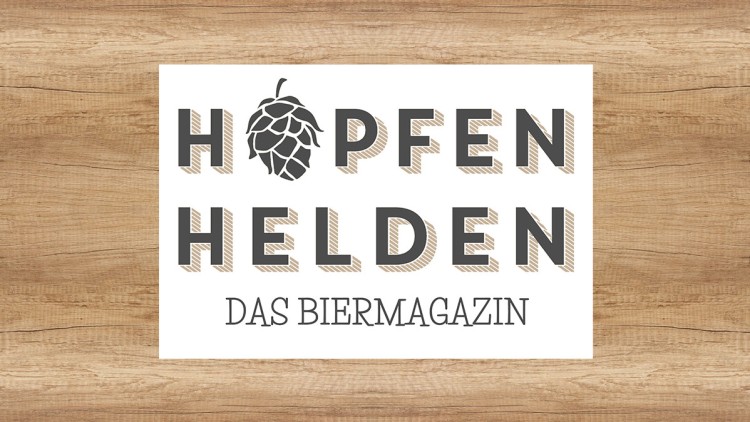 Der Text „HOPFENHELDEN DAS BIERMAGAZIN“ steht auf weißem Hintergrund mit einem Hopfen-Symbol links vom Wort „HOPFEN“.
