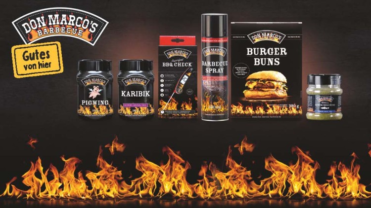 Produktauswahl von Don Marco’s Barbecue mit Grillgewürzen, BBQ-Spray, BBQ-Check und Burger Buns vor schwarzem Hintergrund mit Flammen.