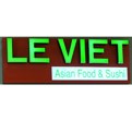 Grünes Leuchtschild mit der Aufschrift LE VIET, darunter weißer Kasten mit Text Asian Food & Sushi in grüner Schrift.