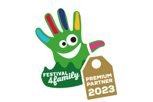 Grüne Hand mit Gesicht und bunten Fingern, daneben goldener Anhänger mit Text „Premium Partner 2023“, Schrift „Festival 4 Family“.
