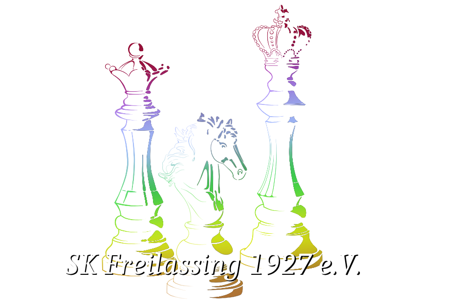 Drei bunte Schachfiguren, ein König, eine Dame und ein Springer, mit dem Schriftzug „SK Freilassing 1927 e. V.“ darunter.