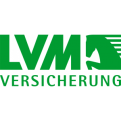 Grünes LVM-Logo mit einem stilisierten Pferdekopf rechts und dem Schriftzug „LVM Versicherung“ darunter.