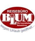 Rotes ovales Logo mit weißem Text „REISEBÜRO BLUM, Die freundlichen Reisebüros“, darunter der Schriftzug „wegen Urlaub geöffnet...“.