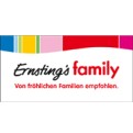 Logo von Ernsting’s family mit bunten Streifen oben, Schriftzug „Ernsting’s family, Von fröhlichen Familien empfohlen“ darunter.