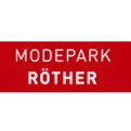 Weißer Schriftzug „MODEPARK RÖTHER“ auf rotem Hintergrund.