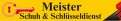 Gelbes Schild mit rotem Schlüssel-Logo, daneben schwarzer Text „Meister Schuh & Schlüsseldienst“.