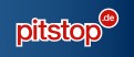 Weißer Schriftzug „pitstop“ mit roter Umrandung, daneben roter Punkt mit weißem Text „.de“ auf dunkelblauem Hintergrund.