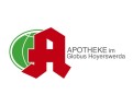 Ein rotes Apotheken-Symbol vor einem grünen stilisierten Globus, daneben der Text APOTHEKE im Globus Hoyerswerda.