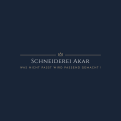 Dunkelblauer Hintergrund, mittig steht „Schneiderei Akar“ und darunter „Was nicht passt wird passend gemacht !“, feine goldene Linien und Krone.