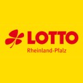 Logo von Lotto Rheinland-Pfalz mit rotem Schriftzug, rotem Kleeblatt und gelbem Hintergrund.