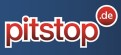 Weißer Schriftzug „pitstop“ mit rotem Punkt und kleinem weißen „.de“ auf blauem Hintergrund.