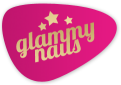 Das Bild zeigt ein pinkes Logo mit dem goldenen Text glamy nails, darüber drei goldene Sterne.