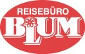 Rotes ovales Logo mit weißem Schriftzug „REISEBÜRO BLUM“, die Blume im Buchstaben „L“ ist stilisiert.