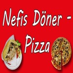Roter Hintergrund mit weißem Text „Nefis Döner - Pizza“, links ein Döner auf Teller, rechts eine Pizza mit fehlendem Stück.