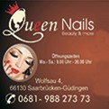Das Logo „Queen Nails Beauty & more“ mit Öffnungszeiten, Adresse und Telefonnummer auf rotem Hintergrund.