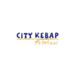 Logo mit der Aufschrift „CITY KEBAP“ in blauer Schrift und „Palast“ in gelber Schreibschrift auf weißem Hintergrund.