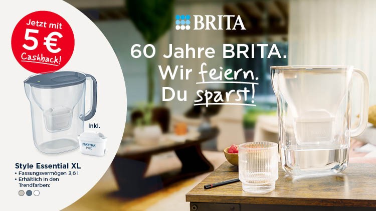 Wasserkaraffe und Glas auf Tisch, daneben Text: „Jetzt mit 5 € Cashback!“, „60 Jahre BRITA. Wir feiern. Du sparst!“.