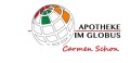 Logo mit Weltkugel in Rot, Grün und Orange, Text „APOTHEKE IM GLOBUS“ und „Carmen Schon“ in schwarzer und roter Schrift.