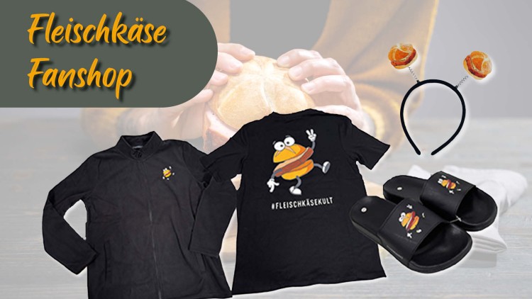 Schwarze Jacke, T-Shirt mit „#Fleischkäsekult“, schwarze Sandalen und Haarreif mit Fleischkäse-Motiven, Text: Fleischkäse Fanshop.