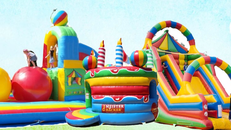 Eine bunte Hüpfburglandschaft mit Rutschen und Kletterelementen, daneben das Logo „Das kunterbunte Kinderzelt e.V“.