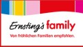 Weiße Grafik mit Ernsting's family Logo, bunte Streifen links, roter Schriftzug und Text „Von fröhlichen Familien empfohlen.“