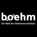 Weißer Schriftzug „bøehm Die Welt der Telekommunikation“ auf schwarzem Hintergrund, mit einem stilisierten Ring um das „ø“.