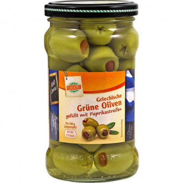 Grüne Oliven gefüllt mit Paprikastreifen